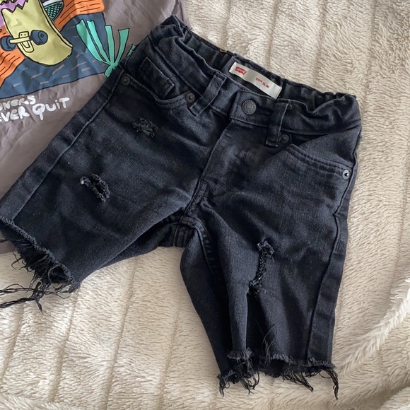 Levi Jean ripped shorts - Picture 2 of 4